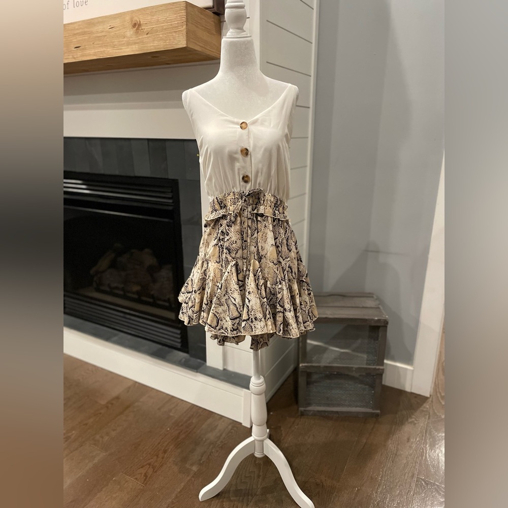 Main Strip Beige and Black Snake Print Skort